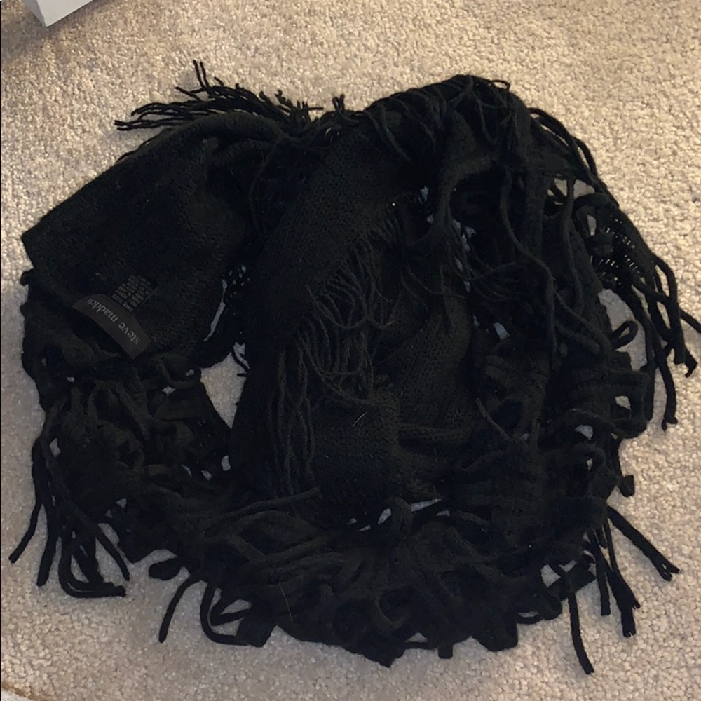 Steve Madden scarf
